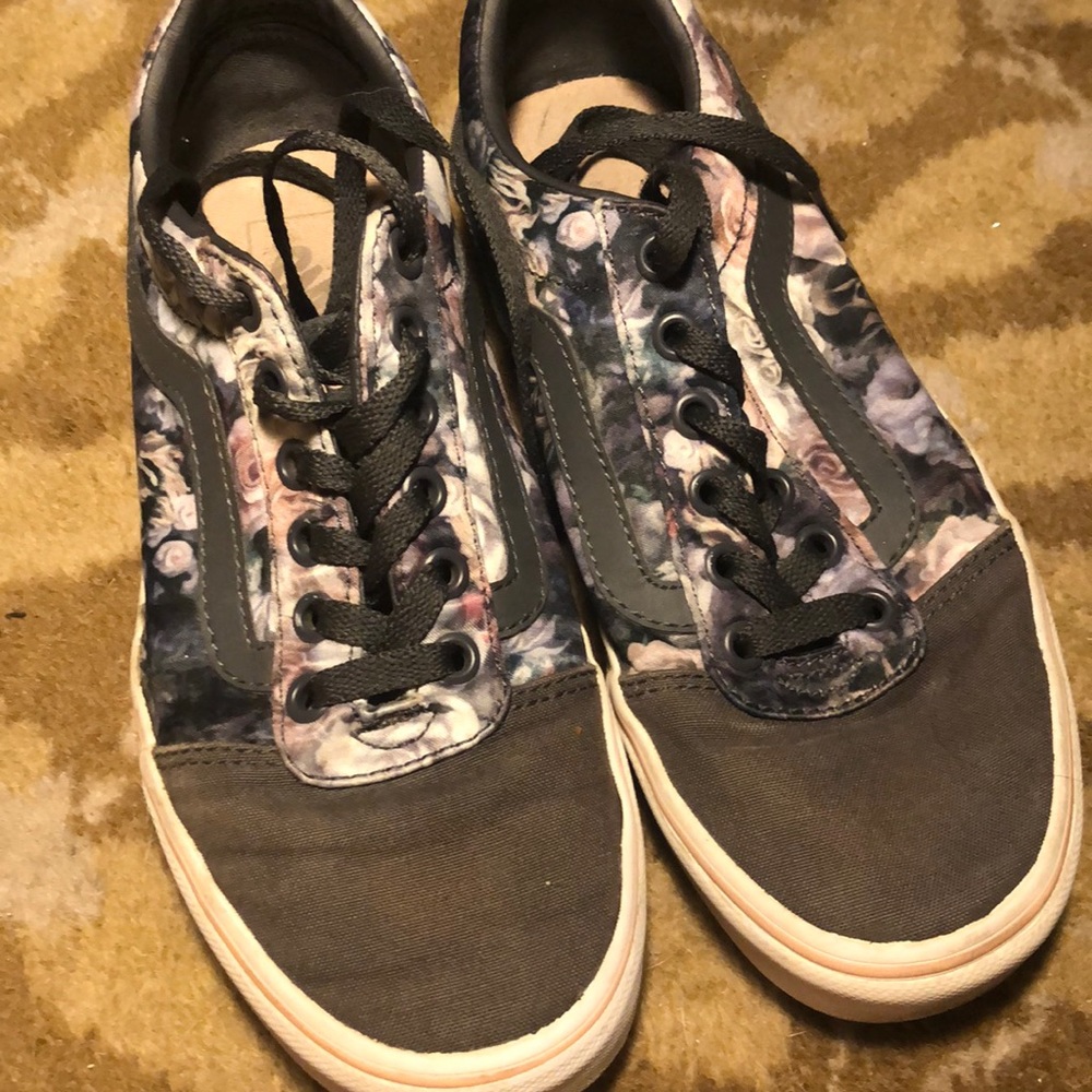 Vans Gray and gray floral sneakers size 7 great